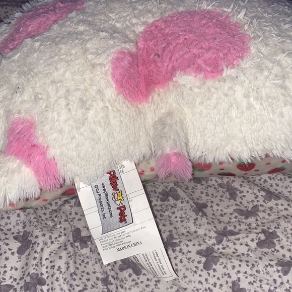 Strawberry cow pillow pet - Picture 3 of 4